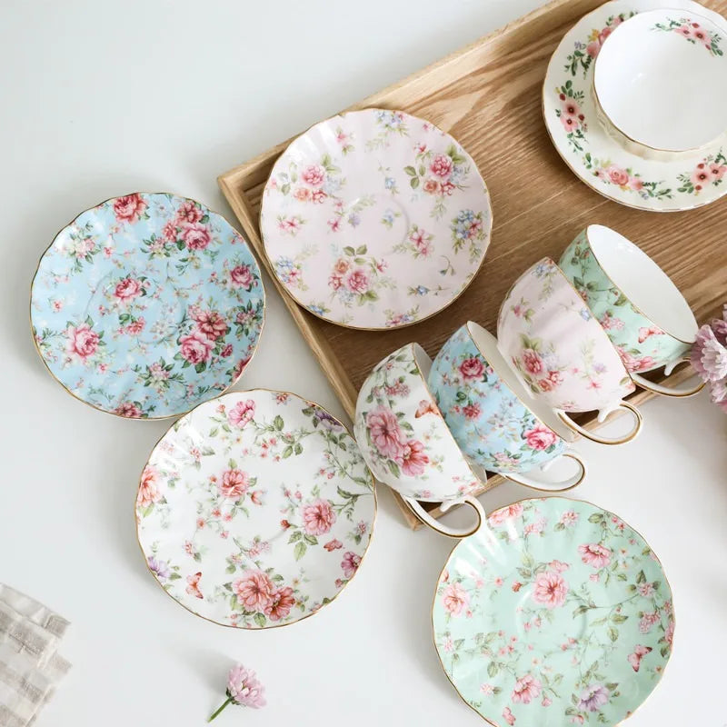 Bone China Coffee Cup Saucer Spoon Set Flower Tea Cups Set European Porcelain Cup and Saucer For Coffee Ceramic Cups Mugs Gift