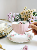 Bone China Coffee Cup Saucer Spoon Set Flower Tea Cups Set European Porcelain Cup and Saucer For Coffee Ceramic Cups Mugs Gift